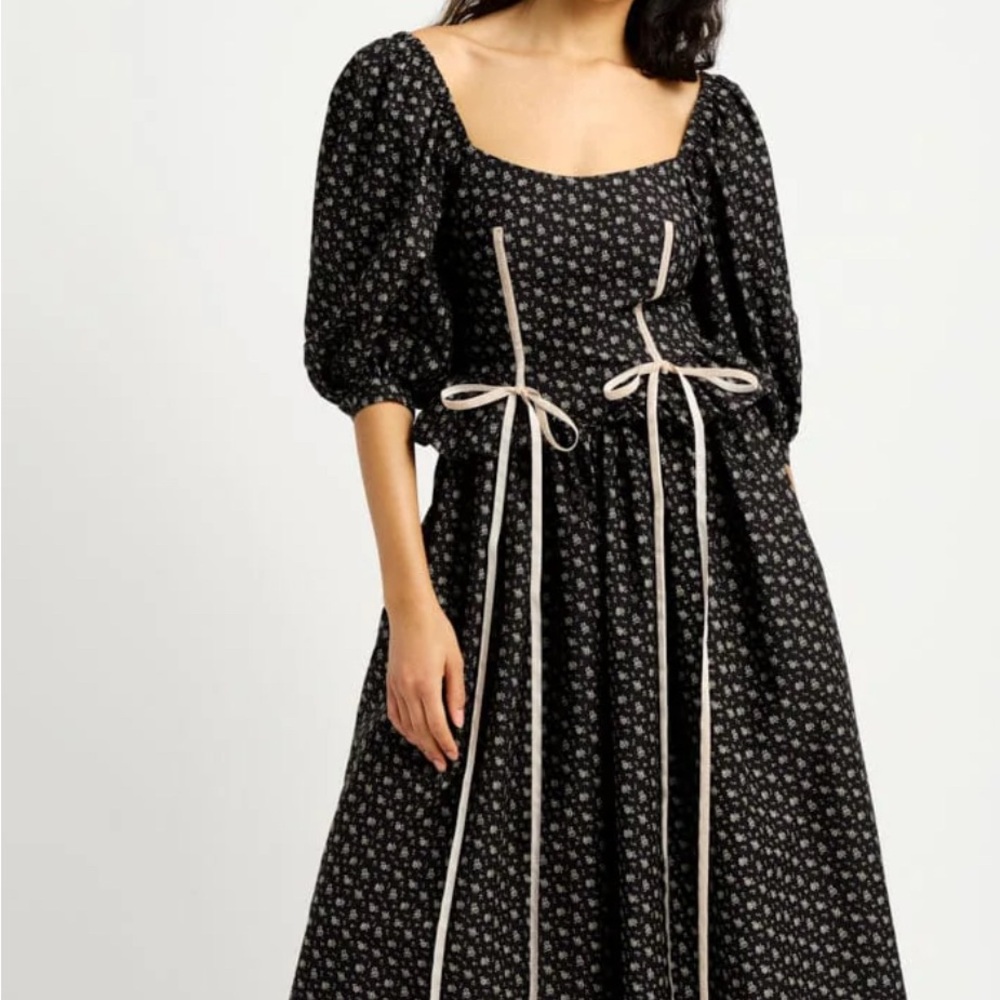 NWT Eliza Faulkner Maria dress Elegant Black Floral Dress with Cream Accent